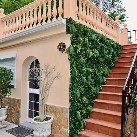 בקתה Fantastic 5 Mins Away From The By Easybnb