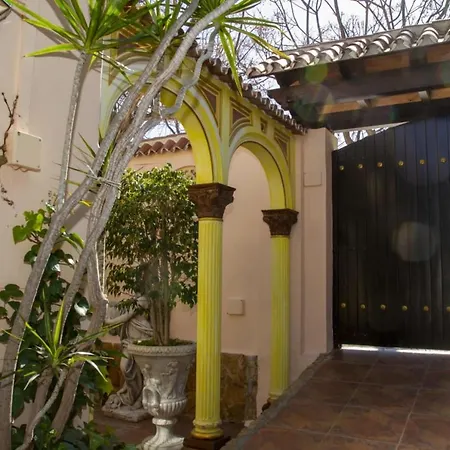 Chalet Fantastic 5 Mins Away From The By Easybnb Torremolinos